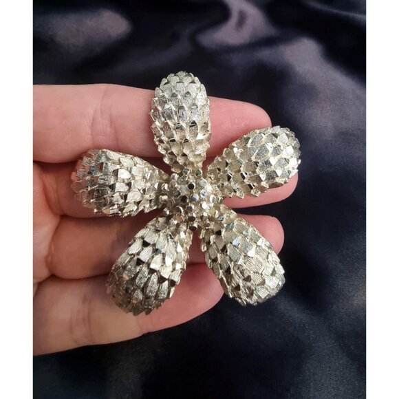Vintage BSK Signed Silver Tone Flower Floral Large Big Brooch - Picture 2 of 8